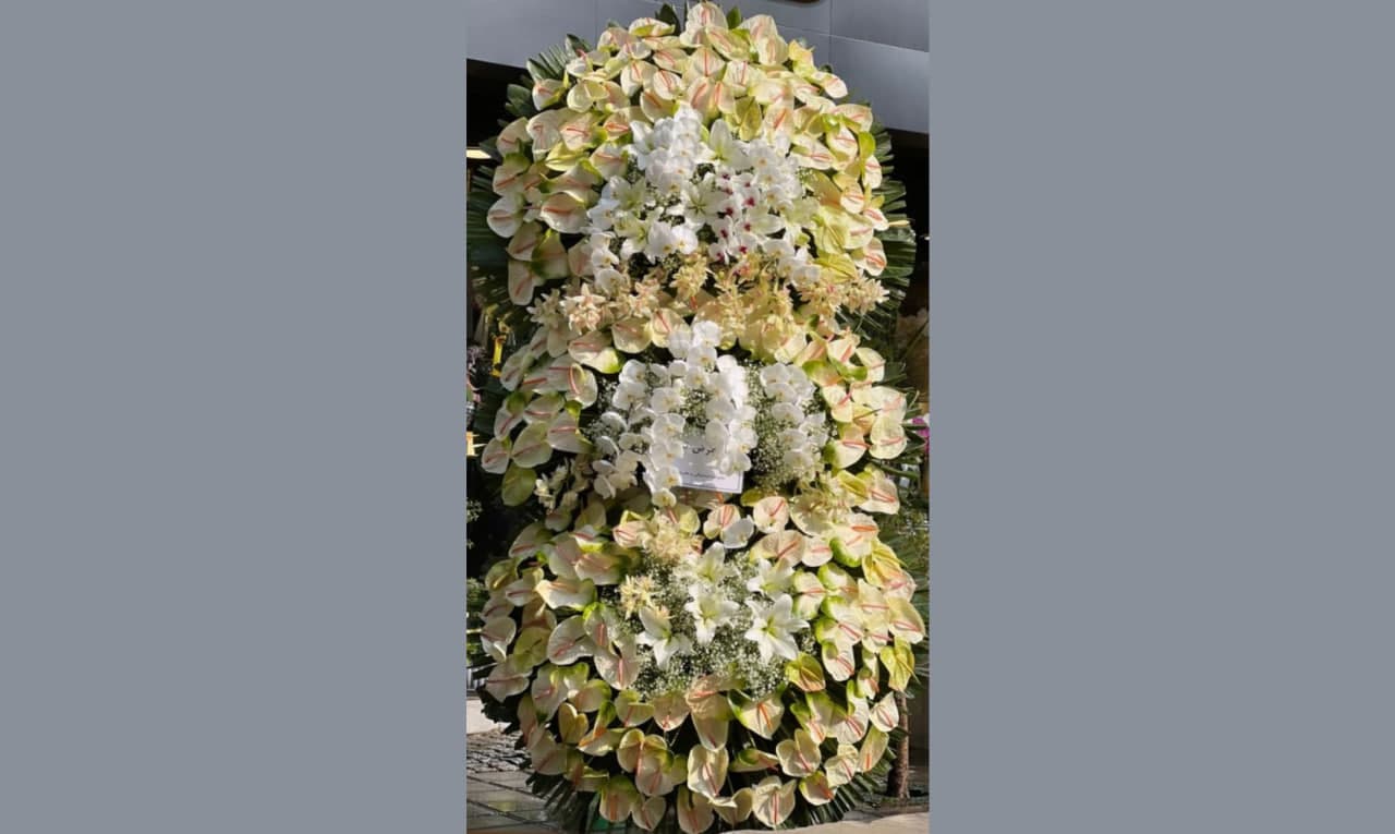 تاج گل سهطبقه ارکیده، آنتوریوم و لیلیوم اورینتال